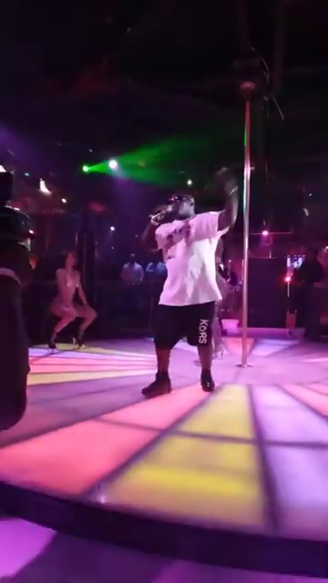 LIVE IN KOD IMA BOSS